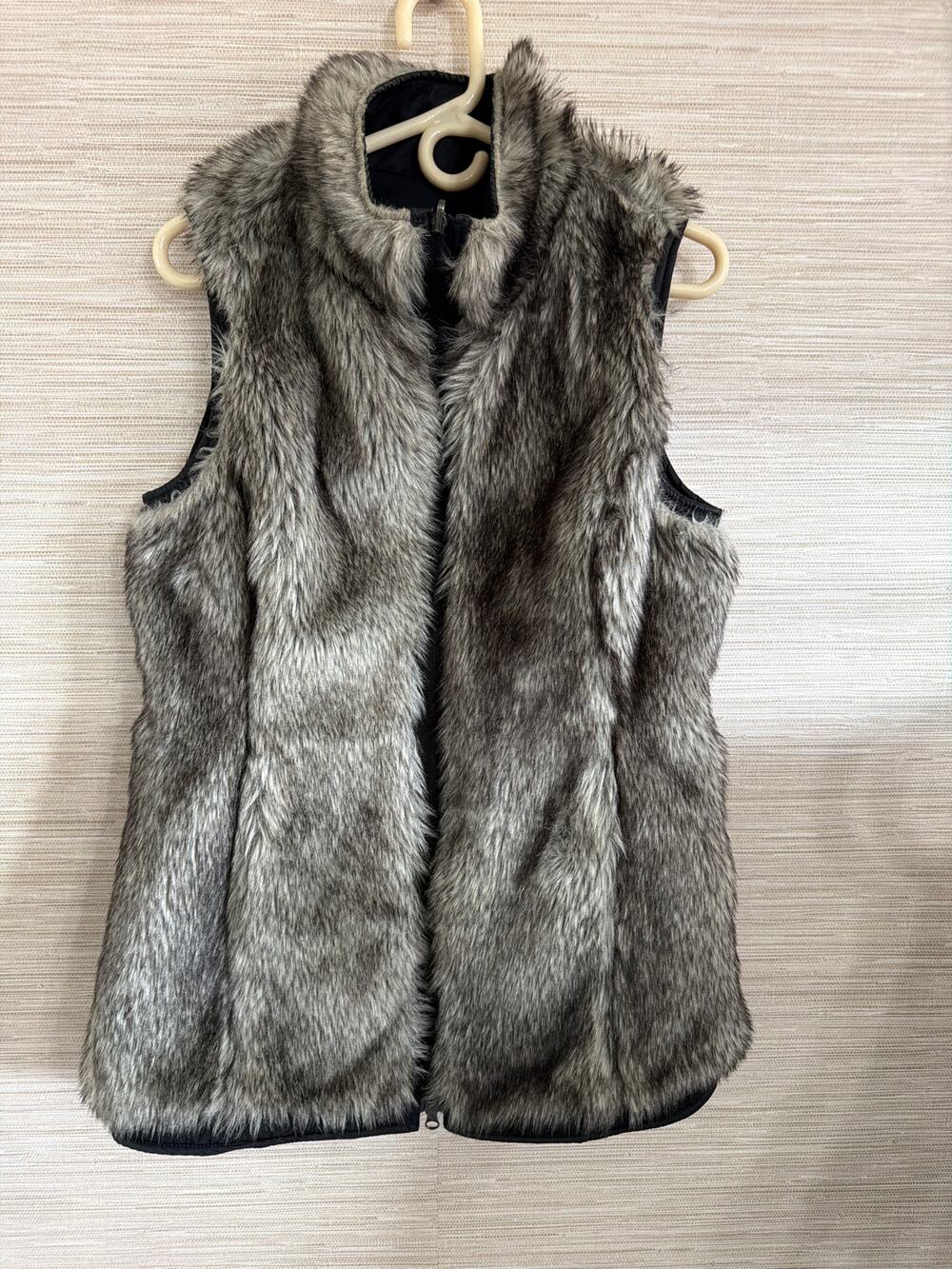 Ariat Women's Reversible Faux Fur Vest size M Furlong